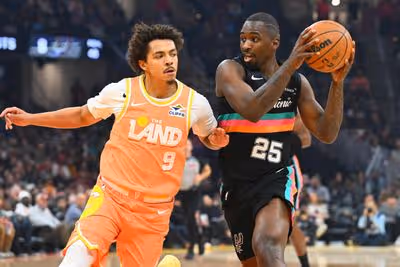 Olympiacos reportedly make lucrative offer to Spurs forward