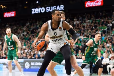 Brandon Davies announces sudden retirement from professional basketball