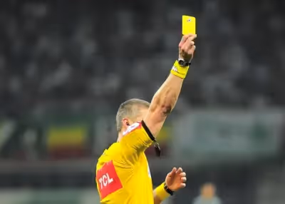 As principais dicas para apostar nos mercados de cartões em partidas de futebol
